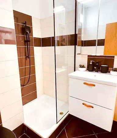شقة Moderny S Parkovanim *
