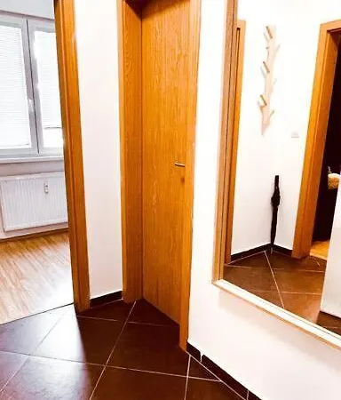 Moderny S Parkovanim Apartmán