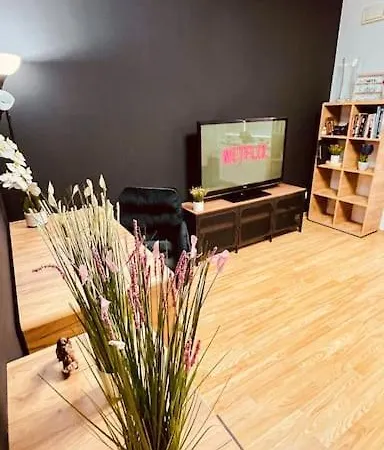 Moderny S Parkovanim Apartmán