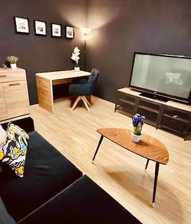 Moderny S Parkovanim Apartman