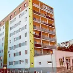 Moderny S Parkovanim * Bratysława