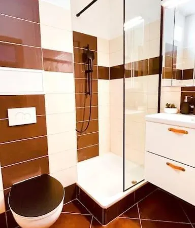 Moderny S Parkovanim